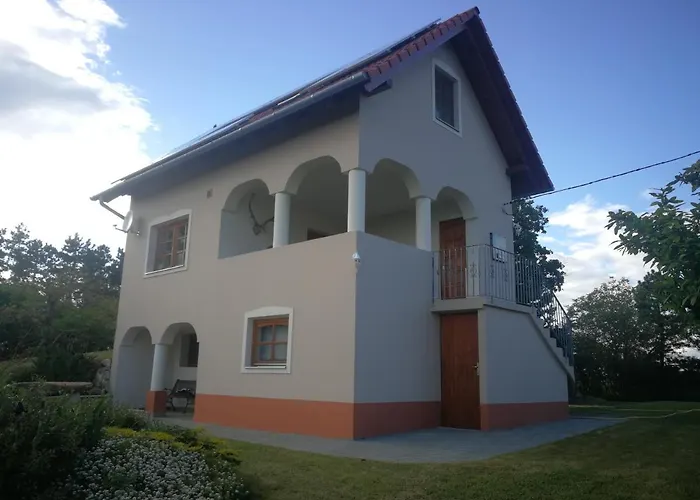 Bottyahat Case de vacanță *
